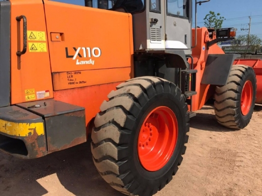 ขายรถตักล้อยาง HITACHI LX110-7 (เทียบเท่า WA200) รถนอกนำเข้าเองจากญี่ปุ่น สภาพสวยพร้อมใช้งาน มีVDOการทำงานครับ ขายรถตักล้อยาง HITACHI LX110-7 (เทียบเท่า WA200) รถนอกนำเข้าเองจากญี่ปุ่น สภาพสวยพร้อมใช้งาน มีVDOการทำงานครับ