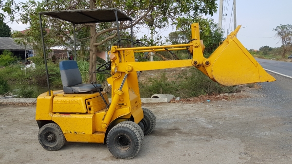 ขายด่วนรถตักยกดีเซลTOYOTA4FD1.0ตักยก1.ตันยางหน้าคู้รถนอกเพื่งนำเข้ามายังไม่เคยใช้งานในเมืองไทยเลย