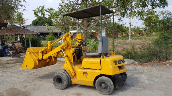 ขายด่วนรถตักยกดีเซลTOYOTA4FD1.0ตักยก1.ตันยางหน้าคู้รถนอกเพื่งนำเข้ามายังไม่เคยใช้งานในเมืองไทยเลย