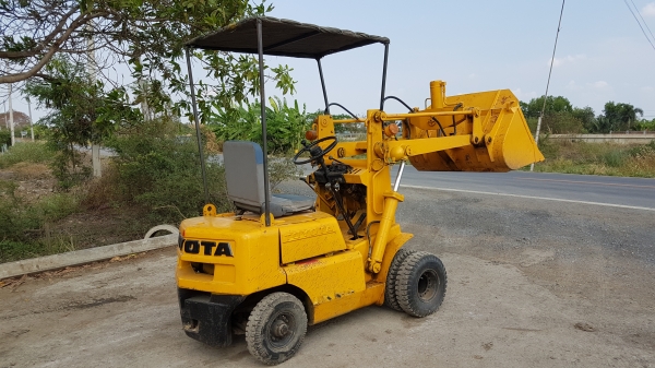 ขายด่วนรถตักยกดีเซลTOYOTA4FD1.0ตักยก1.ตันยางหน้าคู้รถนอกเพื่งนำเข้ามายังไม่เคยใช้งานในเมืองไทยเลย