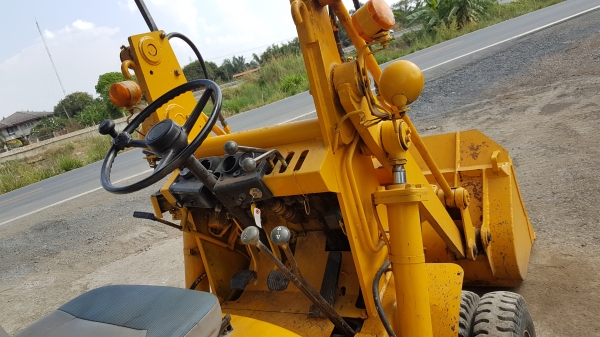 ขายด่วนรถตักยกดีเซลTOYOTA4FD1.0ตักยก1.ตันยางหน้าคู้รถนอกเพื่งนำเข้ามายังไม่เคยใช้งานในเมืองไทยเลย