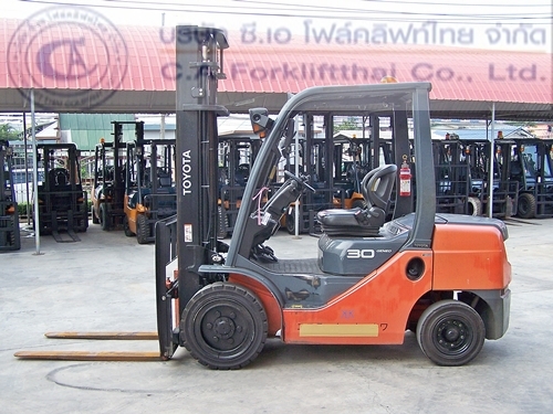 ขาย รถโฟล์คลิฟท์ TOYOTA รุ่น 8-FD30