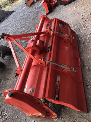 ขายรถไถคูโบต้า L5018(4WD)2เพลา สภาพนางฟ้า ใหม่มาก ใช้งานน้อยมาก 545ชั่วโมง พร้อมอุปกรณ์ 3 ชิ้น ขายราคา 618,000 บาท โทรสอบถามได้เลยค่ะ 081-9136451 ขอดูรูปทาง Line:Bow6451  เครื่องดี เกียร์ดี ยางดีทั้ง 4 เส้น ตรวจเชคเรียบร้อยค่ะ เล่มทะเบียนพร้อมค่ะ