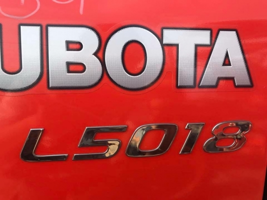 ขายรถไถคูโบต้า L5018(4WD)2เพลา สภาพนางฟ้า ใหม่มาก ใช้งานน้อยมาก 545ชั่วโมง พร้อมอุปกรณ์ 3 ชิ้น ขายราคา 618,000 บาท โทรสอบถามได้เลยค่ะ 081-9136451 ขอดูรูปทาง Line:Bow6451  เครื่องดี เกียร์ดี ยางดีทั้ง 4 เส้น ตรวจเชคเรียบร้อยค่ะ เล่มทะเบียนพร้อมค่ะ