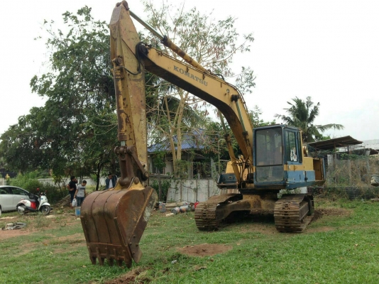ขายรถขุดแบ็คโฮ KOMATSU PC200-3  สภาพเก่านอกเครื่องเปลื่ยนแต่เปนรุ่นเดิม เครื่องเก่าแถมให้เป็นอะไหล่ ช่วงล่างเต็มแน่น เครื่องปั้มแรง เอกสารอินวอย ราคา290,000บ. สนใจ 083 560 1591 หรือ 090 349 4058 คอนโทรนสั้น