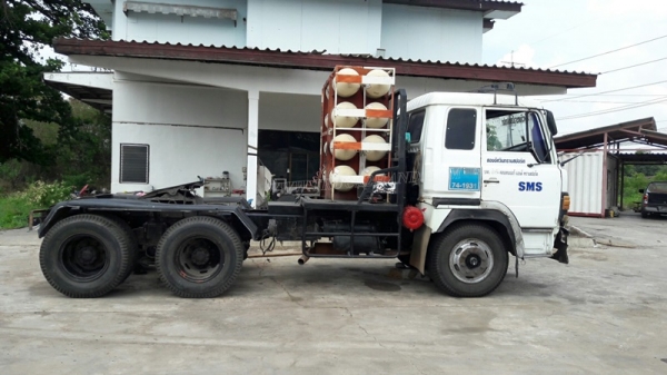 รถ 10 ล้อหัวลาก ยี่ห้อ HINO 285 แรงม้า เลขแชซซี FR289B ขับเคลื่อน 2 เพลา เบรคแห้ง หน้าหลัง 7 เกียร์ 