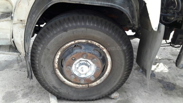 รถ 10 ล้อหัวลาก ยี่ห้อ HINO 285 แรงม้า เลขแชซซี FR289B ขับเคลื่อน 2 เพลา เบรคแห้ง หน้าหลัง 7 เกียร์ 