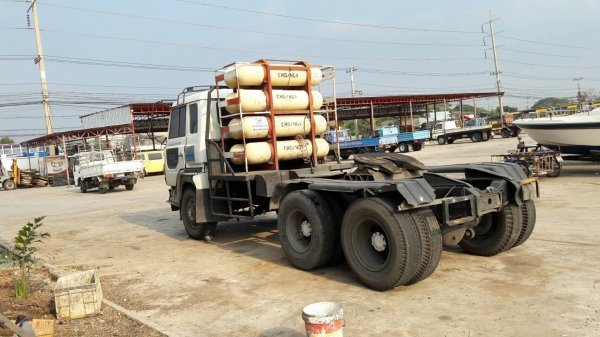 รถ 10 ล้อหัวลาก ยี่ห้อ HINO 285 แรงม้า เลขแชซซี FR289B ขับเคลื่อน 2 เพลา เบรคแห้ง หน้าหลัง 7 เกียร์ 