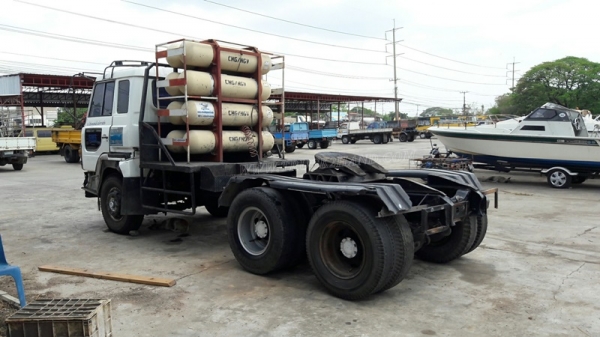 รถ 10 ล้อหัวลาก ยี่ห้อ HINO 285 แรงม้า เลขแชซซี FR289B ขับเคลื่อน 2 เพลา เบรคแห้ง หน้าหลัง 7 เกียร์ 