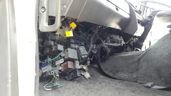รถ 10 ล้อหัวลาก ยี่ห้อ HINO 285 แรงม้า เลขแชซซี FR289B ขับเคลื่อน 2 เพลา เบรคแห้ง หน้าหลัง 7 เกียร์ 