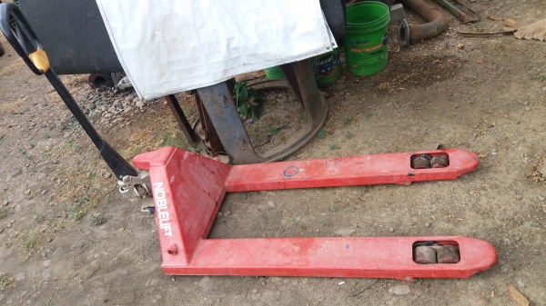 ขายรถยกพาเลท รับน้ำหนักได้ 3 ตัน สภาพ 90\%