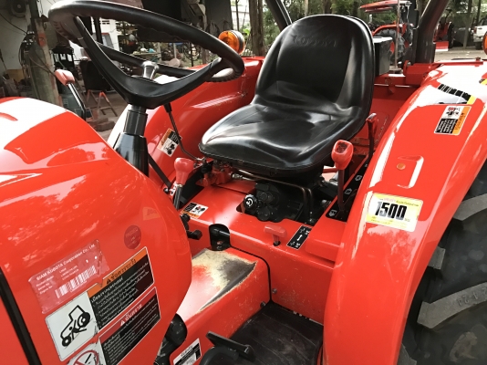 ขายรถไถคูโบต้า L3608 (4WD)2เพลา สภาพสวยมาก รถใช้ในไร่เดิมๆสวยๆค่ะ พร้อมอุปกรณ์ใบมีดหน้าและผานพรวนตราช้าง ราคา 328,000 บาท สนใจโทร 081-9136451 ขอดูภาพเพิ่มเติมทาง Line:id bow6451 มีบริการจัดส่งฟรีนะค่ะ เล่มพร้อมค่ะ