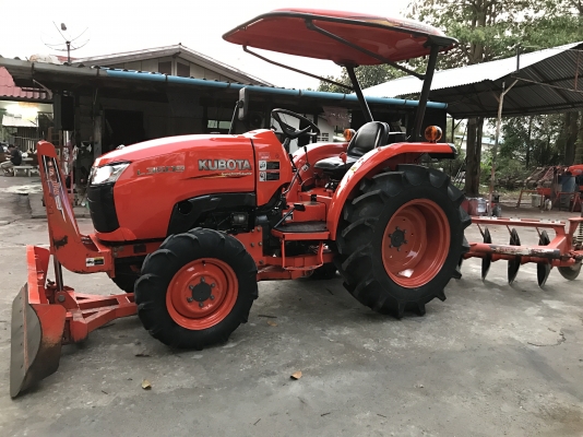 ขายรถไถคูโบต้า L3608 (4WD)2เพลา สภาพสวยมาก รถใช้ในไร่เดิมๆสวยๆค่ะ พร้อมอุปกรณ์ใบมีดหน้าและผานพรวนตราช้าง ราคา 328,000 บาท สนใจโทร 081-9136451 ขอดูภาพเพิ่มเติมทาง Line:id bow6451 มีบริการจัดส่งฟรีนะค่ะ เล่มพร้อมค่ะ