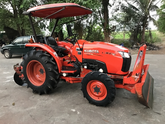 ขายรถไถคูโบต้า L3608 (4WD)2เพลา สภาพสวยมาก รถใช้ในไร่เดิมๆสวยๆค่ะ พร้อมอุปกรณ์ใบมีดหน้าและผานพรวนตราช้าง ราคา 328,000 บาท สนใจโทร 081-9136451 ขอดูภาพเพิ่มเติมทาง Line:id bow6451 มีบริการจัดส่งฟรีนะค่ะ เล่มพร้อมค่ะ