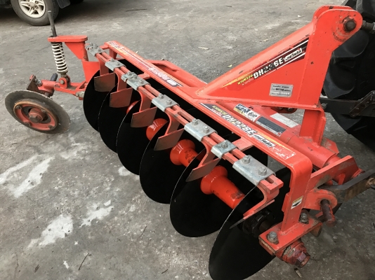 ขายรถไถคูโบต้า L3608 (4WD)2เพลา สภาพสวยมาก รถใช้ในไร่เดิมๆสวยๆค่ะ พร้อมอุปกรณ์ใบมีดหน้าและผานพรวนตราช้าง ราคา 328,000 บาท สนใจโทร 081-9136451 ขอดูภาพเพิ่มเติมทาง Line:id bow6451 มีบริการจัดส่งฟรีนะค่ะ เล่มพร้อมค่ะ