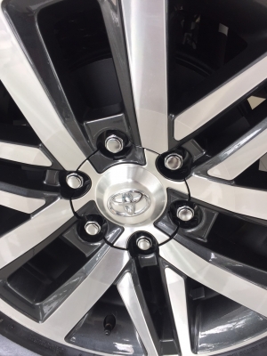แม็กFortuner 4วง พร้อมยางBridgestoneปี15.    265/60/18