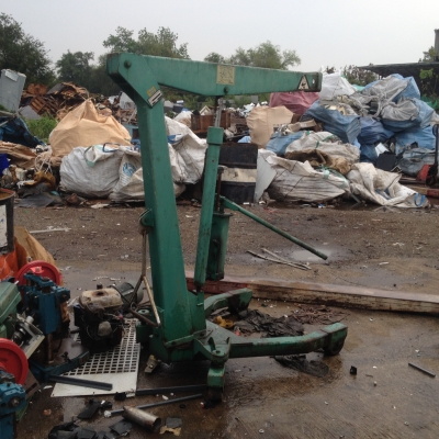 แม่แรงยกเครื่องยนต์