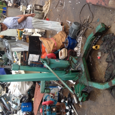 แม่แรงยกเครื่องยนต์