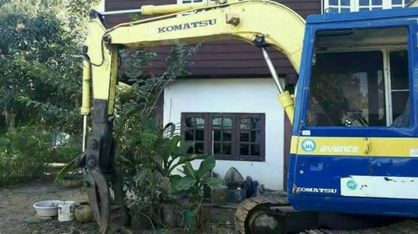 ขายรถแบคโฮ KOMATSU PC60-5 ราคา 350000 ขายรถแบคโฮ KOMATSU PC60-5 ราคา 350000