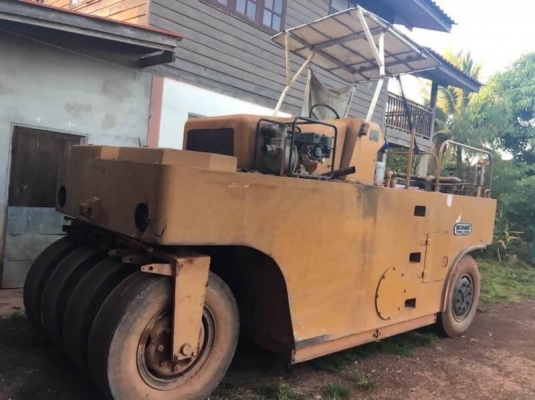รถบดล้อยาง 9 ล้อ 235,000 บาท WATANABE WP902 เครื่องดี เกียร์ดี สภาพพร้อมใช้ เอกสารเล่มทะเบียน  รถอยู่ จ.นครราชสีมา โทร&amp;ไอดีไลน์ 0610710295
