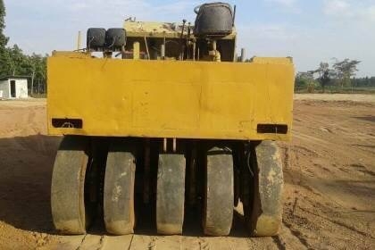 ขาย 255,000 รถบดล้อยาง 9 ล้อ DYNAPAC CP20 รถใช้งานอยู่ เครื่องดี ใช้งานได้ทุกระบบ เอกสารใบซื้อขาย  รถอยู่ จ.อุดรธานี  โทร&amp;ไอดีไลน์ 0610710295