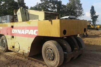 ขาย 255,000 รถบดล้อยาง 9 ล้อ DYNAPAC CP20 รถใช้งานอยู่ เครื่องดี ใช้งานได้ทุกระบบ เอกสารใบซื้อขาย  รถอยู่ จ.อุดรธานี  โทร&amp;ไอดีไลน์ 0610710295