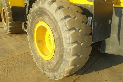 KOMATSU WA320-6 นำเข้าจากญี่ปุ่นแท้ ปี2013 ใหม่มากๆ รถสวย ถึงไทยเร็วๆนี้ โทร.090-986-2521 อ๊อบ