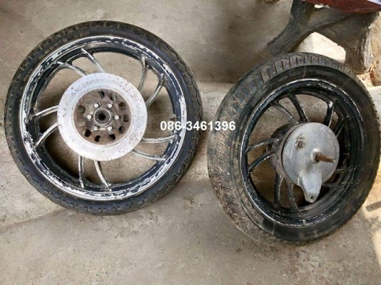 ขายล้อแม็ก xs  หน้า 19  หลัง 16  ไม่รวมยางนะครับ ราคา 3500
