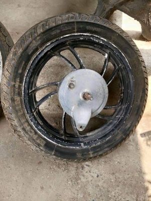 ขายล้อแม็ก xs  หน้า 19  หลัง 16  ไม่รวมยางนะครับ ราคา 3500