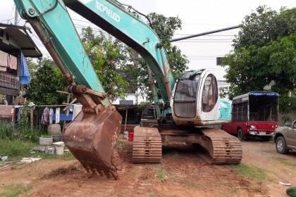 ขาย 650,000 บาท KOBELCO SK200 MARK-5 ธรรมดา สภาพพร้อมใช้งาน เครื่องปั้มดีเยี่ยม ไฟฟ้าครบ โซ่หนาทั้งสองข้าง รุลเลอร์เต็ม เอวแน่น แอร์เย็น รถทำงานเร็วไม่โหลด พร้อมลงงาน เอกสารเล่มทะเบียน  รถอยู่ จ.หนองบัวลำภู โทร&amp;ไอดีไลน์ 0610710295