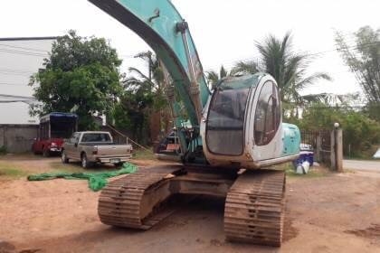 ขาย 650,000 บาท KOBELCO SK200 MARK-5 ธรรมดา สภาพพร้อมใช้งาน เครื่องปั้มดีเยี่ยม ไฟฟ้าครบ โซ่หนาทั้งสองข้าง รุลเลอร์เต็ม เอวแน่น แอร์เย็น รถทำงานเร็วไม่โหลด พร้อมลงงาน เอกสารเล่มทะเบียน  รถอยู่ จ.หนองบัวลำภู โทร&amp;ไอดีไลน์ 0610710295