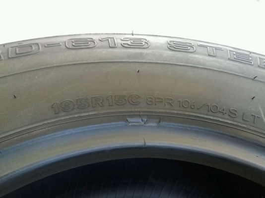 ขายยาง Bridgestone ถอดจากรถตู้ ขนาด 195 R15 ปี 16