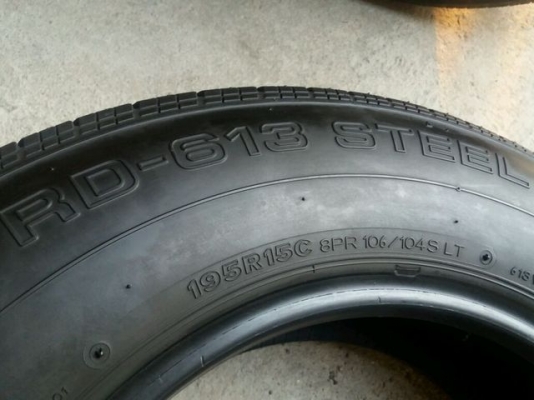 ขายยาง Bridgestone ถอดจากรถตู้ ขนาด 195 R15 ปี 16