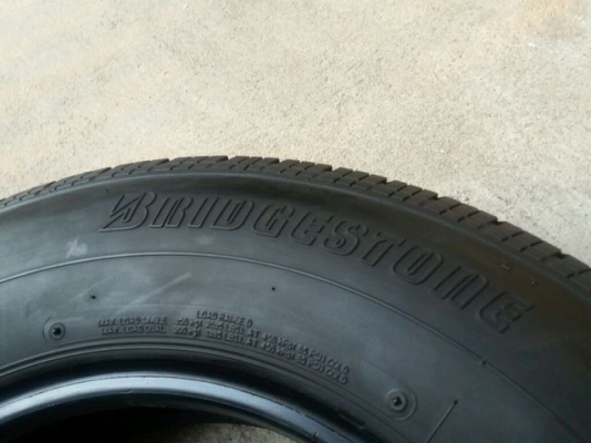 ขายยาง Bridgestone ถอดจากรถตู้ ขนาด 195 R15 ปี 16