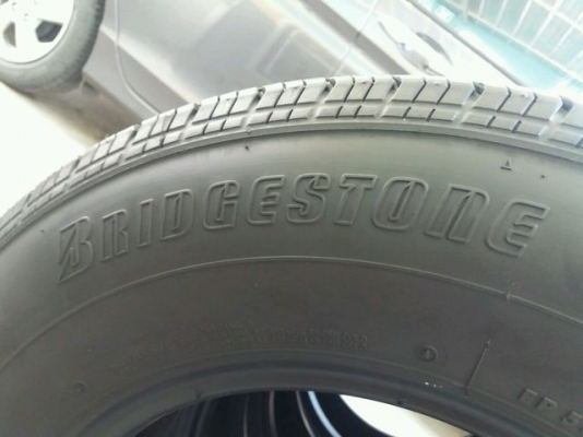 ขายยาง Bridgestone ถอดจากรถตู้ ขนาด 195 R15 ปี 16