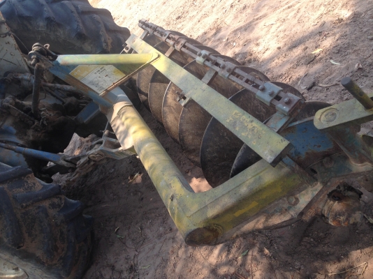 ขายรถไถFORD -77 (ราคา 238,000 บาท) มีภาพวีดีโอ รถสภาพ พร้อมใช้งาน อุปกรณ์ครบพร้อม มีใบมีดดันหน้า ผานสภาพดีเครื่องแรงดี ระบบไฮดรอลิกส์ดี คูณ ชัยยา โทร 081-9972972 089-8451778