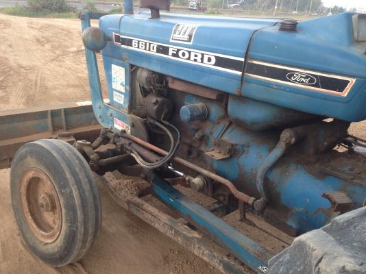 ขายรถไถFORD -77 (ราคา 238,000 บาท) มีภาพวีดีโอ รถสภาพ พร้อมใช้งาน อุปกรณ์ครบพร้อม มีใบมีดดันหน้า ผานสภาพดีเครื่องแรงดี ระบบไฮดรอลิกส์ดี คูณ ชัยยา โทร 081-9972972 089-8451778