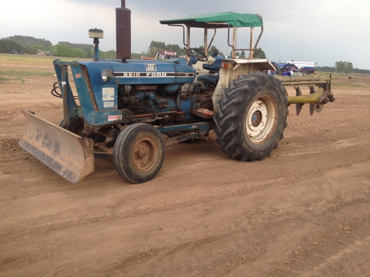 ขายรถไถFORD -77 (ราคา 238,000 บาท) มีภาพวีดีโอ รถสภาพ พร้อมใช้งาน อุปกรณ์ครบพร้อม มีใบมีดดันหน้า ผานสภาพดีเครื่องแรงดี ระบบไฮดรอลิกส์ดี คูณ ชัยยา โทร 081-9972972 089-8451778