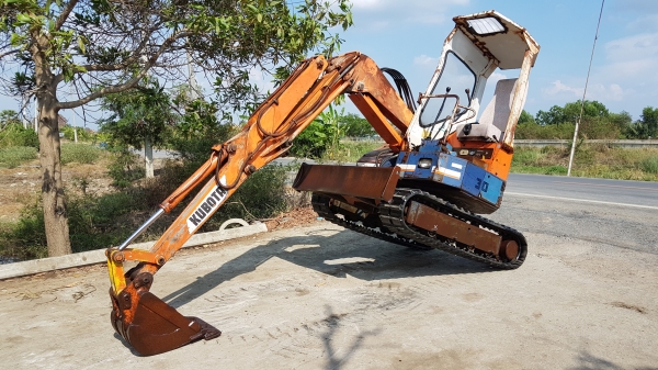 ขายด่วนรถแบคโฮKUBOTAคูโบต้าKH30SRเทียบเท่าPC30เครื่องคูโบต้า3สูบดีปั่มแรงรถนอกเพิ่งนำเข้ามาใหม่ยังไม่เคยใช้งานในเมืองไทยเลย