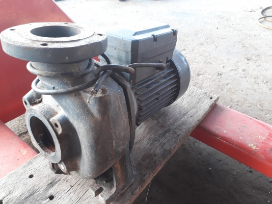 จัดส่งพี่ จ.จันทบุรี ขายมอเตอร์ปั้ม3แรง สวยๆใช้งานน้อยมาก พร้อมใช้งานครับ