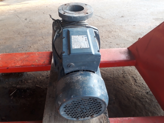 จัดส่งพี่ จ.จันทบุรี ขายมอเตอร์ปั้ม3แรง สวยๆใช้งานน้อยมาก พร้อมใช้งานครับ