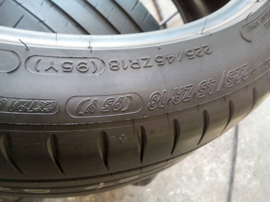 225/45R18 MICHELIN PILOT SUPER SPORT ปี15 ( ยางนอก FRANCE ) สวยๆ มี 2 เส้น tel.063-286-3551, 081-427