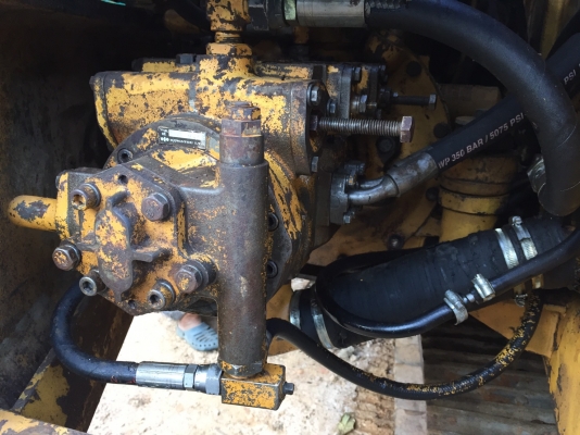 ขายรถแบคโฮ komatsu pc 60-5