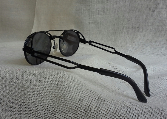 แว่นตาราชสีห์ดำฝรั่งเศสแนว 'สตีมพังค์' ที่งดงามและเท่ที่สุดในโลก! Vintage JEAN PAUL GAULTIER handmade in Japan แว่นตาราชสีห์ดำฝรั่งเศสแนว 'สตีมพังค์' ที่งดงามและเท่ที่สุดในโลก! Vintage JEAN PAUL GAULTIER handmade in Japan