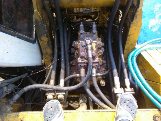 ขายรถแบคโฮ KOMATSU PC200-5LC ระบบไฟเต็ม ราคา 550000