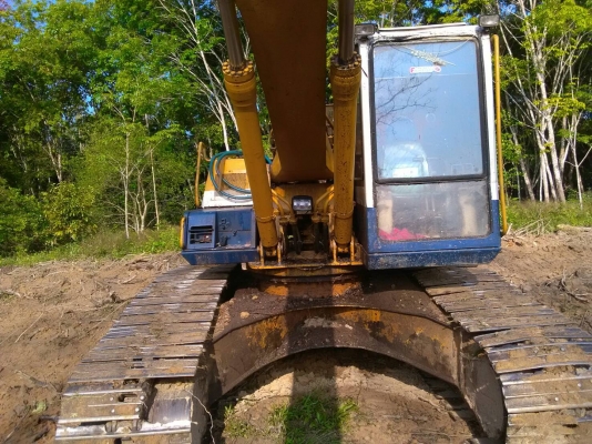 ขายรถแบคโฮ KOMATSU PC200-5LC ระบบไฟเต็ม ราคา 550000 ขายรถแบคโฮ KOMATSU PC200-5LC ระบบไฟเต็ม ราคา 550000