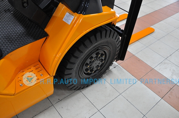 ขายรถโฟล์คลิฟท์มือสอง TOYOTA รุ่น7FD25-22189 นำเข้าจากประเทศญี่ปุ่น 100\% ไม่เคยใช้งานในไทย