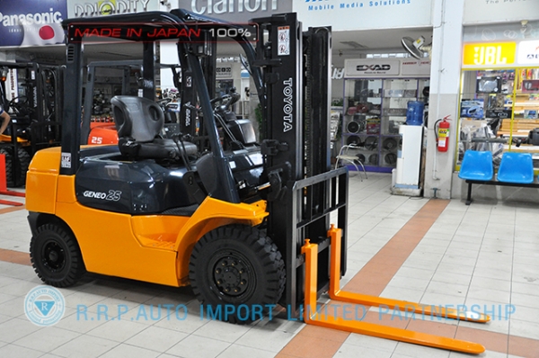 ขายรถโฟล์คลิฟท์มือสอง TOYOTA รุ่น7FD25-22189 นำเข้าจากประเทศญี่ปุ่น 100\% ไม่เคยใช้งานในไทย