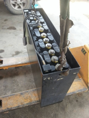 ขายแบตเตอรี่มือสองตามสภาพ 24 โวล์ 165 แอมป์