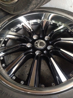 แม็กซ์ขอบ 18 กว้าง 8 นิ้ว 5 รู พร้อมยาง สวยไม่คด ไม่ดุ้ง ถูกมาก